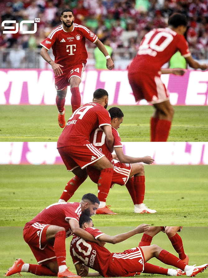 💔 MUSIALA ĐỔ GỤC, SAIBARI KHÔNG MỘT GIÂY DO DỰ… 🥺 Trong trận giao hữu giữa Bayern Munich và RB Leipzig, Jamal Musiala vừa ghi bàn nâng tỷ số lên 3-1 thì bất ngờ có dấu hiệu choáng váng, mất phương hướng và sau đó đổ xuống sân giữa thời tiết nóng khoảng 33°C. Ngay lập tức, Ismael Saibari chạy tới hỗ trợ người đồng đội mới. Joshua Kimmich cũng nhanh chóng có mặt, trong khi đội ngũ y tế lập tức được gọi vào sân. May mắn thay, những kiểm tra ban đầu cho thấy Musiala không gặp vấn đề nghiêm trọng. Bayern cho biết anh gặp vấn đề liên quan đến nắng nóng và tuần hoàn, sau đó đã có thể rời sân với sự hỗ trợ của các đồng đội. Nhưng nhìn cách Saibari lao đến bên Musiala, người ta khó có thể không nhớ đến một câu chuyện khác trong cuộc đời anh. Abdelhak Nouri. Năm 2017, Nouri từng đổ quỵ vì ngừng tim trong một trận giao hữu của Ajax. Sự cố khiến anh chịu tổn thương não nghiêm trọng và không thể tự đi lại. Saibari không phải người đã ở bên Nouri trong khoảnh khắc thảm họa năm ấy. Nhưng sau này, hai người trở nên thân thiết, và Saibari cũng duy trì mối quan hệ gần gũi với gia đình Nouri. Anh thậm chí đã chọn số áo 34 tại PSV và giờ là Bayern để tưởng nhớ người bạn của mình — chính là số áo cuối cùng Nouri từng mặc. Saibari từng chia sẻ rằng anh thường đến thăm Nouri và cố gắng mang đến những năng lượng tích cực cho người bạn ấy. Có lẽ vì từng chứng kiến một câu chuyện quá đau lòng trong thế giới bóng đá, nên khi Musiala bất ngờ đổ xuống trước mắt, phản ứng của Saibari càng khiến người ta xúc động. Không một giây chần chừ. Anh lập tức chạy đến. Đỡ lấy đồng đội. Gọi nhân viên y tế. Và ở bên Musiala cho đến khi biết rằng mọi thứ đã ổn. Bóng đá đôi khi mang đến những bàn thắng đẹp nhất. Nhưng cũng có những khoảnh khắc khiến người ta nhận ra rằng tình đồng đội còn lớn hơn cả một trận đấu. ❤️ May mắn là lần này, câu chuyện đã có một kết thúc nhẹ nhõm hơn. MUSIALA BÌNH AN. VÀ CẢM ƠN SAIBARI VÌ ĐÃ KHÔNG HỀ DO DỰ. 🥹🙏 #xuhuong #tiktok #football #musiala #saibari 