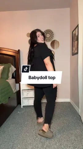 The perfect babydoll top to pair with your skinny jeans or leggings. 🖤