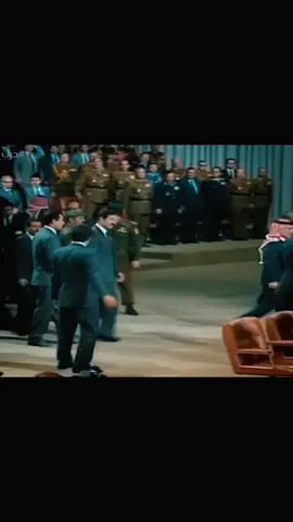 صدام حسین (1937-2006) رئيس العراق الخامس (2003-1979)، غرف كشخصية قيادية ذات طابع حازم وكاريزما قوية. ينظر إليه من قبل مؤيديه كقائد شجاع واجه التحديات الغربية والإقليمية، وتجلى ذلك في ظهوره الإعلامي وقراراته العسكرية خلال الحرب العراقية الإيرانية، وموقفه الثابت أثناء محاكمته وإعدامه. الجزيرة نت الجزيرة نت 2+ أبرز ملامح الشجاعة في مسيرته (حسب منظور مؤيديه) القيادة العسكرية : قاد العراق خلال حرب الخليج الأولى والثانية ووصفه مؤيدوه بـ 
