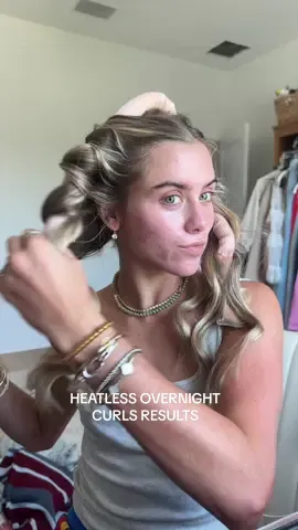 making my Monday easier than ever with my heatless overnight curls this saves so much time and effort on a Monday lol  #heatlesscurlstutorial #heatlesscurlsovernight #heatlesscurlsresults #overnightcurlsresults #noheatcurls 