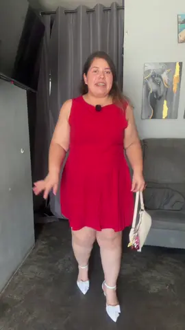 ❤️ El vestido rojo que roba miradas 😍✨ Cortito, sin mangas y con un moño precioso en la espalda 🎀 Además, ¡queda increíble en curvy! Perfecto para verte coqueta, femenina y súper chic. ❤️‍🔥 #VestidoRojo #VestidoCurvy #plussize  #TallaCurvy #tallasextras      