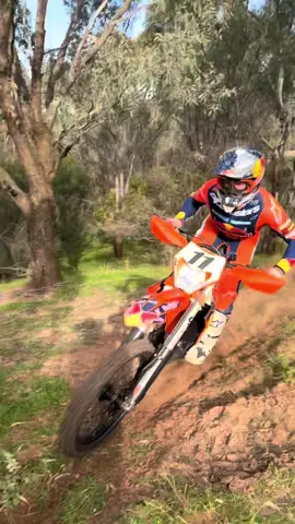 Back in the trees with the KTM 500 🤟🏼  #enduro #ktm #dirtbike