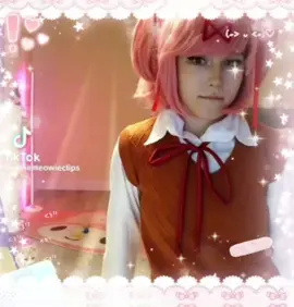 made this on a whim but WWW COSPLAYER AND STREAMER !! \\ @twitch.tv/eviemeowie💕 @eviemeowie clips \\ #fyp #edit #cosplay #natsuki #eviemeowie 