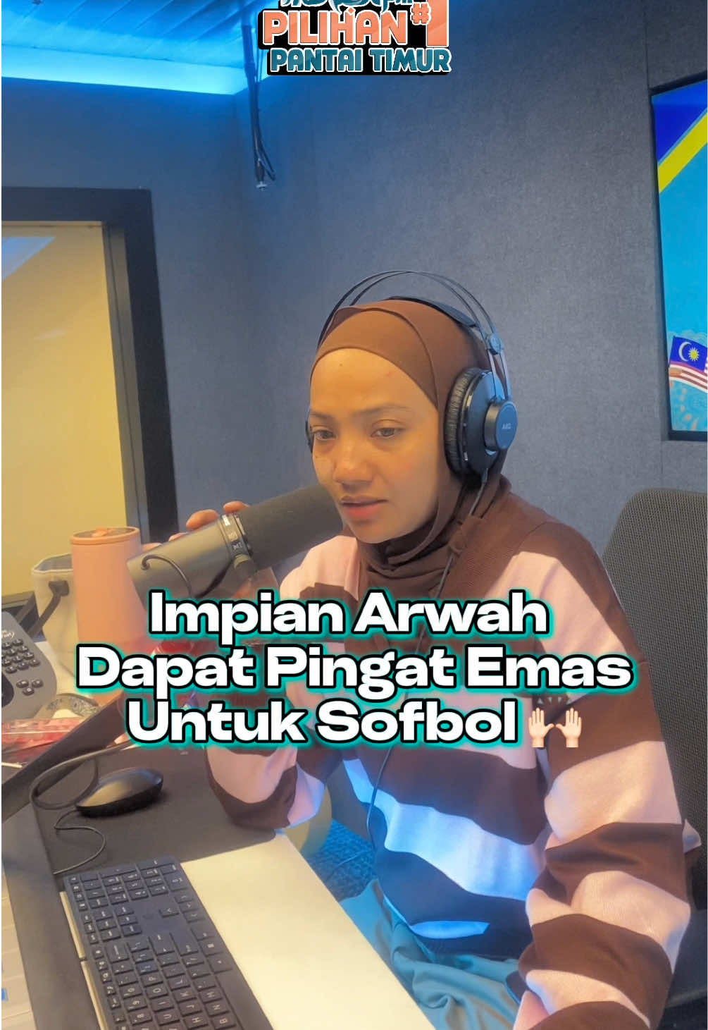 Salam takziah diucapkan kepada keluarga Allahyarham Wan Mohd Shymin Amirul bin Wan Mohd Sofli iaitu Jurulatih Pasukan Sofbol Lelaki Terengganu, yang telah kembali ke rahmatullah ketika sedang berkhidmat sempena temasya SUKMA 🤍 Semoga arwah ditempatkan dalam kalangan orang yang beriman 🤲🏻 Terus strim Audio+ Molek FM Pilihan Pertama Pantai Timur #MolekFM #MolekPagi #pilihanpertamapantaitimur