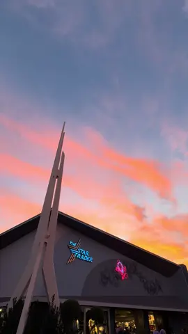 #tomorrowland #disney #disneyland #startrader #futuristic 