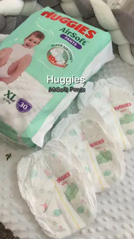 Sangat recommended untuk kulit anak yang jenis sensitive skin, newborn & yang selalu melecet. Serius lembut & paling best tahan bocor tau! #huggies #huggiesairsoft #antibocor #diaper #huggiesdiaper
