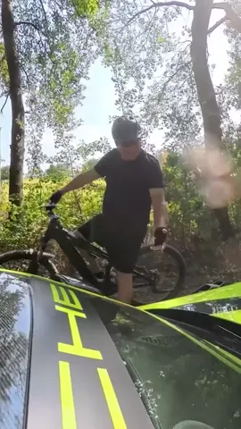 Fahrradfahrer vs Porsche