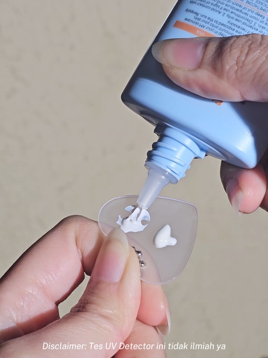 Replying to @secount453 1st trialku nih #reviewsunscreenbyEma #physicalsunscreen #sunscreenreview #uvdetector 