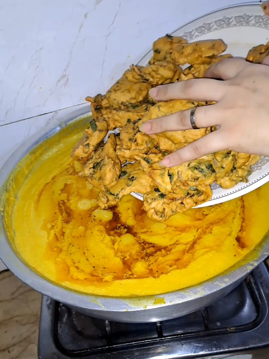 kadhi pakoda recipe in just 10£| viral kadhi pakora recipe #kadhi #pakora #viral 