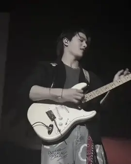 a man who good at guitar #williamjkp #gmmtv 