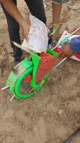 Hand‑push multi‑crop seeder! Works great for corn, soybean, peanut and more. No more bending over, fast & precise sowing for small farms and home gardens. Save your time and seeds! #HandPushSeeder #ManualPlanter #CornSeeder #PeanutSeeder #SoybeanPlanter 