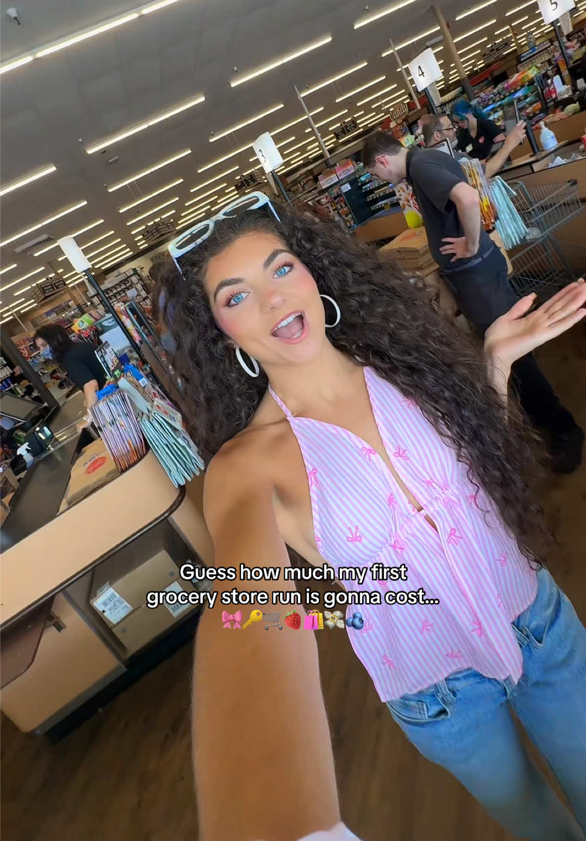 Guess and we will see who’s closest… 💰🛒🍓🔑🎀 #groceryshopping #firsttime #firstapartment #gabriellavigorito #checkout 
