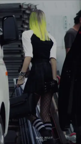 lisa a garota dos paparazzis  #fy#foryou#fyp#lisa#blackpink