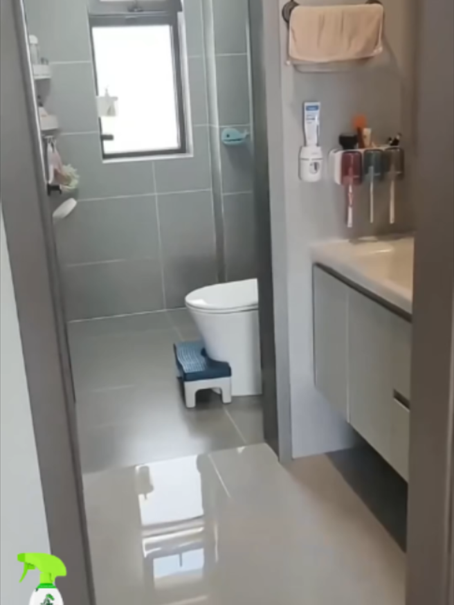 Ito ang ginagamit na seaways na panglinis ng banyo, na ginagawa ang banyo na malinis at makinang, tatlong-in-isa na nag-aalis ng dumi, pumapatay ng bakterya, at nag-iiwan ng mabangong amoy.#seaways #manila #philippines #clean