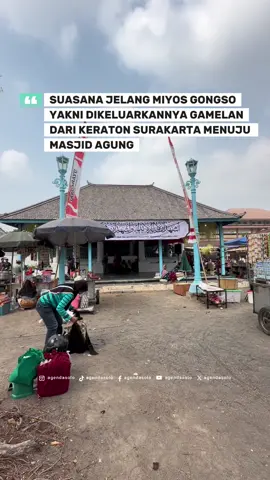 Hari ini gamelan Sakati yakni gamelan Kyia Guntur Sari dan Kyai Guntur Madu akan mulai dibunyikan di halaman Masjid Agung. Kanjeng Kiai Guntur Madu dan Kanjeng Kiai Guntur Sari adalah dua perangkat Gamelan Sekaten pusaka sakral peninggalan Kerajaan Mataram. Di Keraton Kasunanan Surakarta, kedua gamelan ini ditabuh secara bergantian di halaman Masjid Agung Surakarta untuk menandai dimulainya perayaan tradisi Sekaten guna memperingati Maulid Nabi Muhammad SAW.