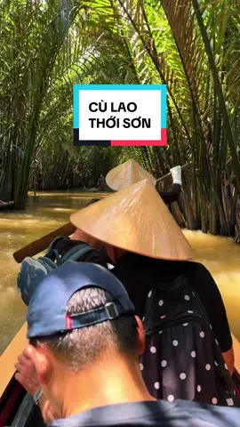 🌴🛶 Một trải nghiệm nhẹ nhàng giữa miền Tây sông nước Ngồi trên xuồng ba lá, chầm chậm lướt qua con rạch nhỏ phủ bóng những hàng dừa xanh. Không tiếng phố thị, chỉ còn tiếng mái chèo khua nhẹ trên mặt nước và khung cảnh miệt vườn thanh bình. Một trải nghiệm đặc biệt dành cho du khách Đức trong hành trình tour cao cấp Mekong Delta 🇩🇪🇻🇳 ✨ Chậm một chút để cảm nhận vẻ đẹp rất riêng của miền Tây Việt Nam. #TheRiceTravel #TheRiceTour #MekongDelta #MienTay #VietnamTravel    