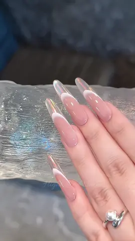 Lung linh dưới ánh đèn luôn ó#nails #viral #fyp #nail #trangguongnail 