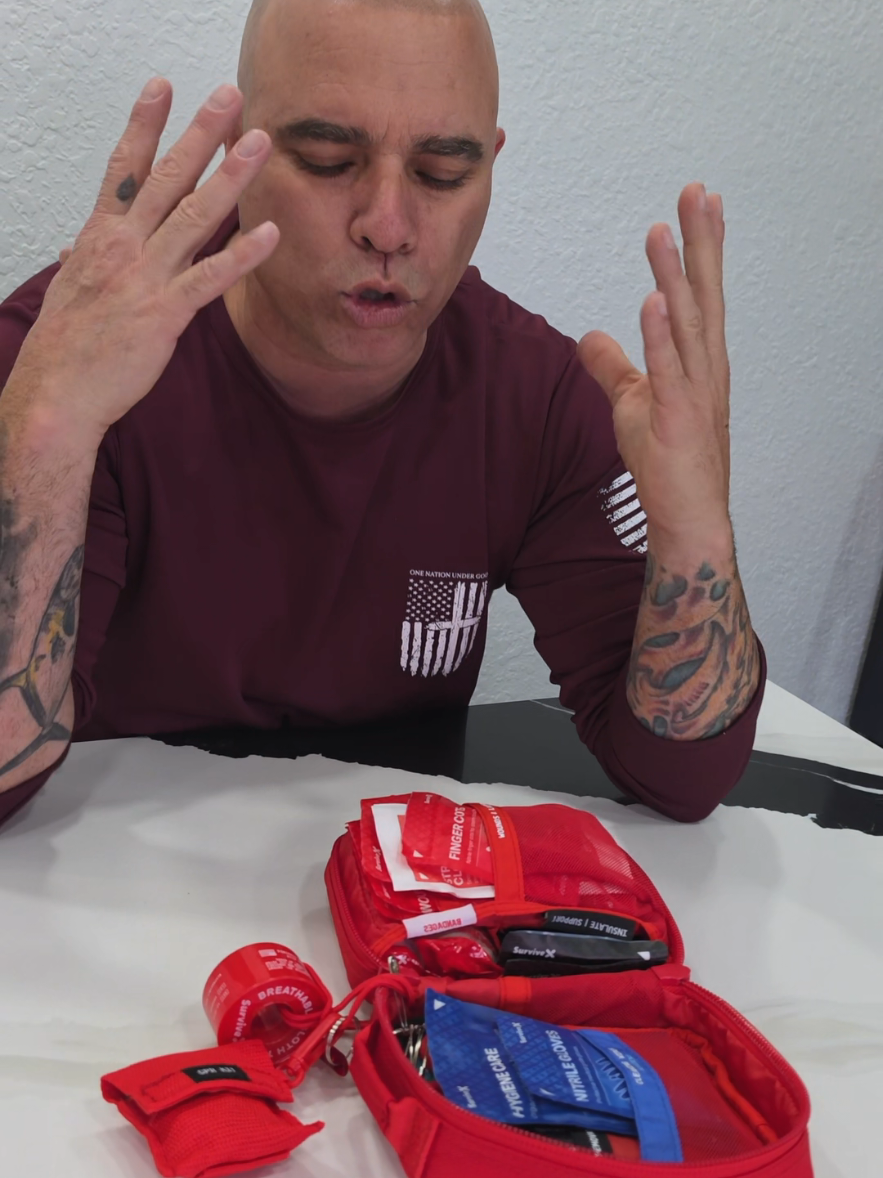 Kit para primeros auxilios completo con todo lo necesario para emergecia y más #primerosauxilios #kit #emergencia #camping #firstaid 