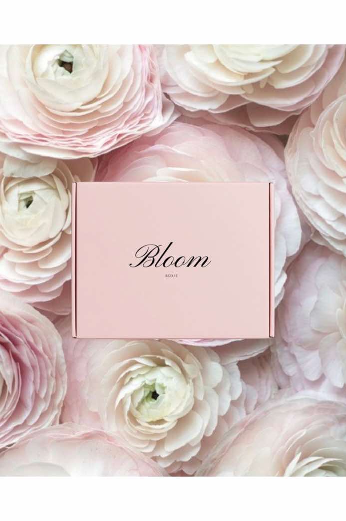 🌸 You don’t have to do everything today. You don’t have to constantly be productive. And you don’t have to hurry through the moments that are actually meant to be lived. Take a breath. Put your phone down. Notice where you are. Let yourself enjoy the little things. Your life isn’t something to get through—it’s something to experience. 🌷 Bloom Boxie subscription box Simplifying your lifestyle routines One reset. Each month. Delivered. #SelfCare #bloomboxie