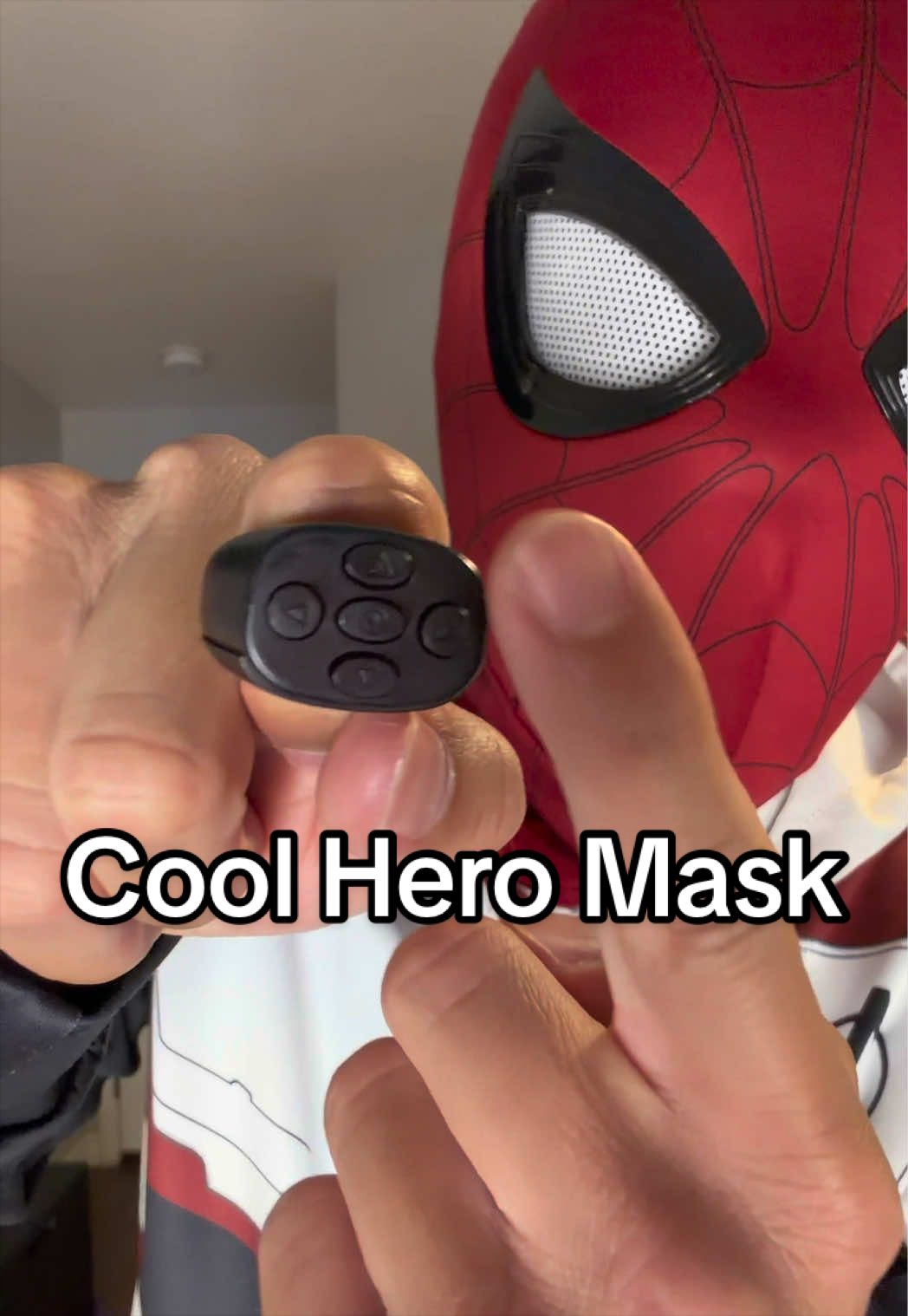 This is what finally brought the costume to life. #coolheromask #cosplaymask #superheromask 
