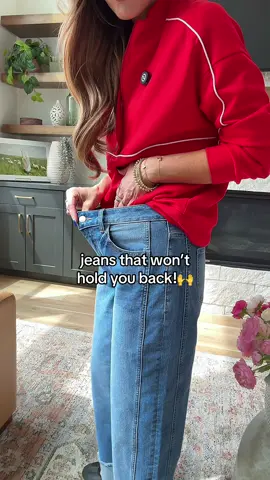 🍎A win, so comfy! Size down 1 size, these run big. Wearing my normal size small, size 4. Would do an XS next time.  #jeans #denim #jean #falloutfits #momjeans 
