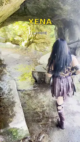 Acte I : L'OMBRE 🗿 dans la grotte Acte II : LA LUMIÈRE ☀️ sur les escaliers Deux décors, une seule guerrière. ⚔️ Ma version de Xena, tournée en forêt - quelle partie tu préfères ? 1 ou 2 ? 👇 #xenacosplay #xenawarriorprincess #cosplayfrance #warriorprincess #prouvy 
