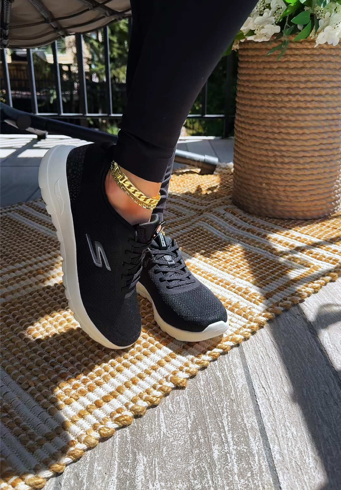 Skechers GO WALK + Arch Fit is a combo my feet understand 👟🙌🏼 #Skechers #SkechersGoWalk #ArchFit #SlipOnSneakers #WalkingShoes 