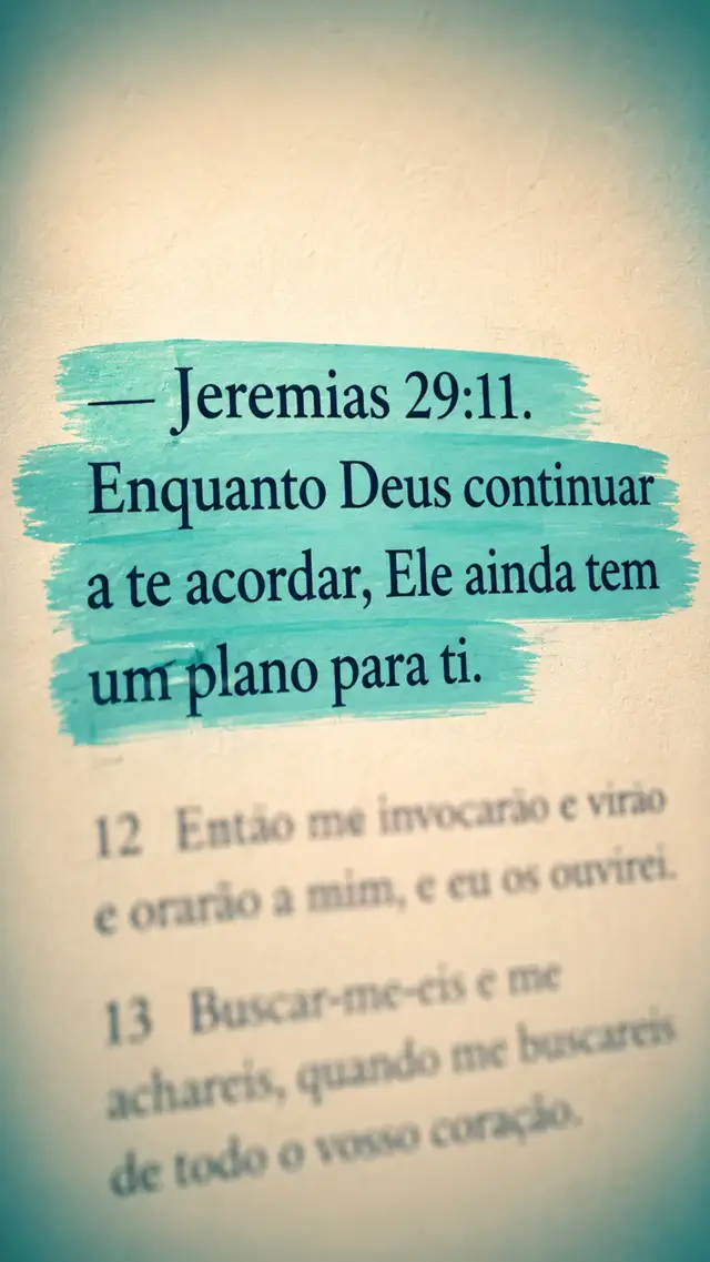 “Enquanto Deus continuar a te acordar, é porque Ele ainda tem planos para a sua vida. Não desista! 🙏💙” #Deus #Fé #PalavraDeDeus #Jeremias2911 #MensagemDeDeus