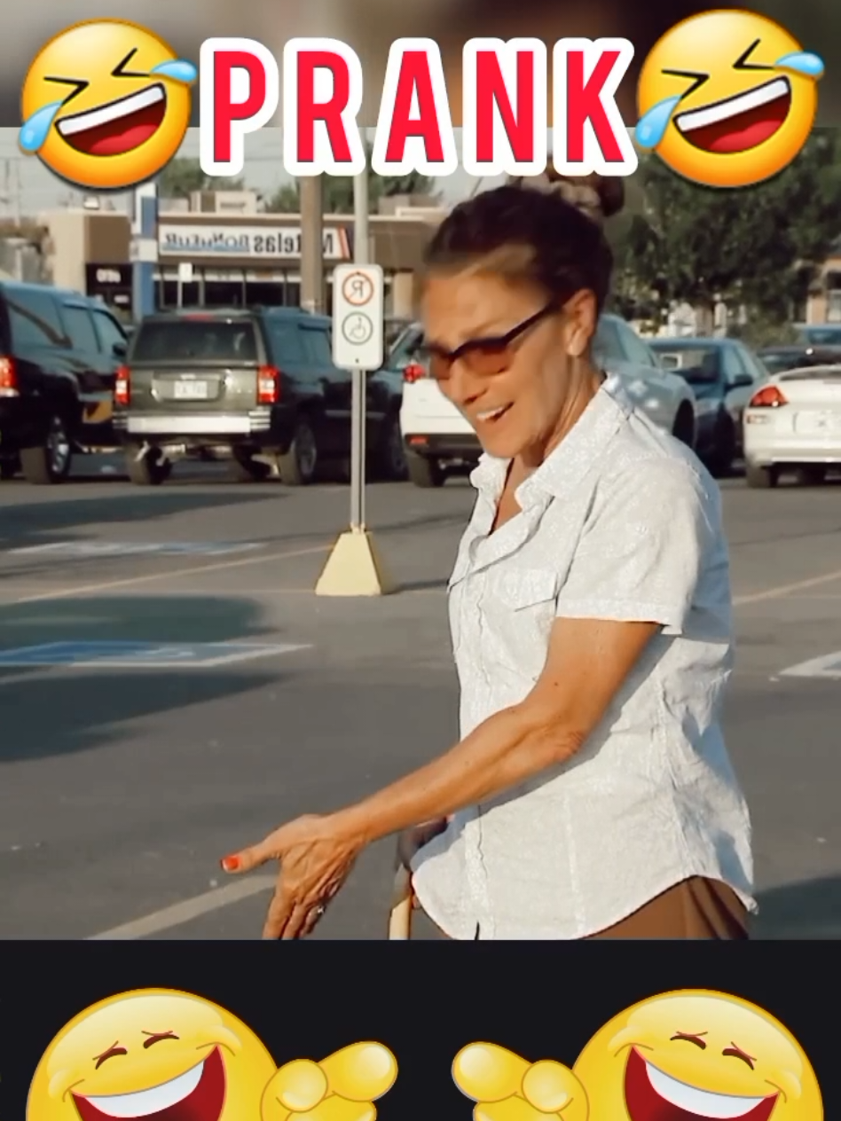 jajajsjjajas #funny #prankwars #prankvideo #gags #prank #laughing #creatorsearchinsights 