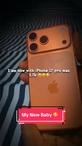 This user has a new baby 😫😫😫🥰🥰🥳🥳 iPhone 17 pro max. 1.Tb  I was expecting something hugeee This is huge!!!! #iphone #iphoneuser #cee_naturalhair #iphone17promax #iphone11 