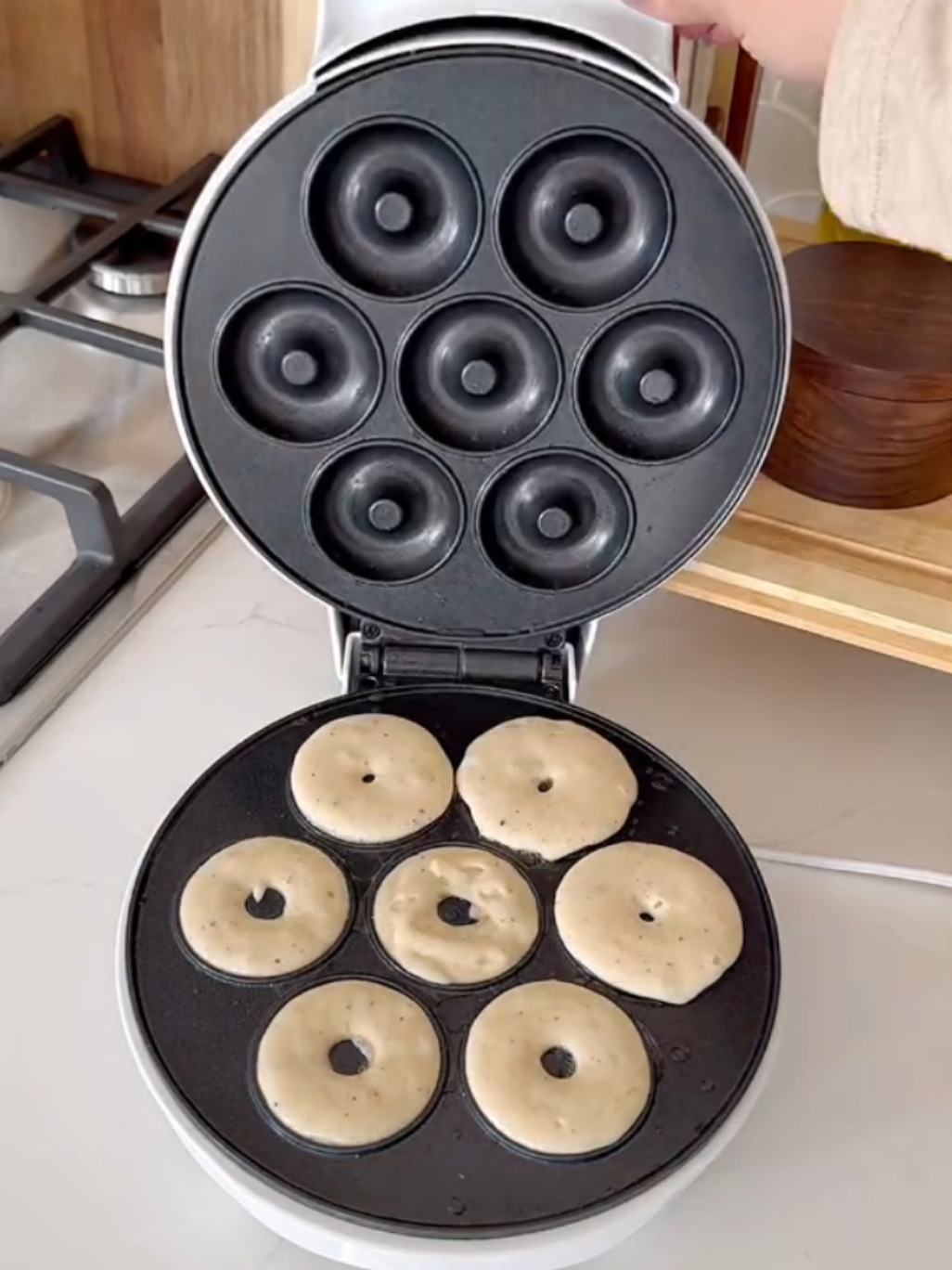 Donuts maker 🍩 available #fyp #amazonfinds #amazongadgets #amazonfavorites #kitchengadgets 