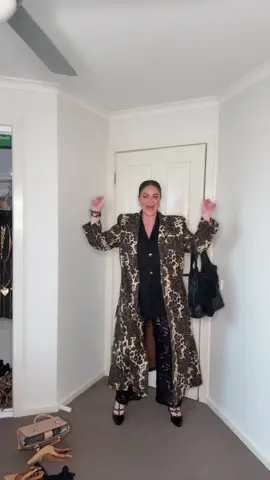 Playing dress ups is so fun! #prettywomanthemusical #dressup #fashion #inspo #OOTD @Bronze Snake Shop @La Bohème Lifestyle 