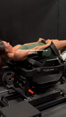 We push HARD on team Era 🤝make the most of the 1 hour you have in the gym and stop getting in your own way. Full workouts are in my prof if you want  to join the plan #gluteworkout #glutegrowth #glutepump 