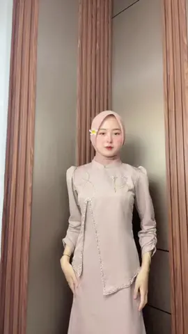Yuk join live sekarang!!😍#dresskondangan #dressmewah #outfitkondangan #ayradress 