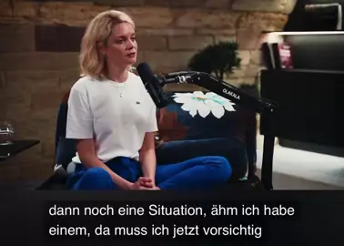 Afghanische Ortskräfte: Zeit für eine ehrliche Bilanz Die Debatte über die Aufnahme afghanischer Ortskräfte gehört zu den Themen, bei denen Politik, Medien und Öffentlichkeit genauer hinschauen müssen. Wie viele der aufgenommenen Menschen waren tatsächlich Ortskräfte? Nach welchen Kriterien wurden Schutz und Aufnahme gewährt? Und wie gut wurden die Verfahren überprüft? Gerade deshalb sind Berichte aus Afghanistan wichtig. Wer selbst vor Ort recherchiert und mit Menschen spricht, kann manche Erzählungen überprüfen, statt sie lediglich aus zweiter Hand zu übernehmen. Gleichzeitig sollte die Diskussion sachlich bleiben: Es geht nicht darum, Menschen pauschal nach ihrer Herkunft zu beurteilen. Es geht um Transparenz, überprüfbare Kriterien, Sicherheit und die Frage, ob staatliche Aufnahmeprogramme ihren ursprünglichen Zweck tatsächlich erfüllen. Wenn bei Verfahren Fehler gemacht wurden oder Schutzstatus zu Unrecht vergeben wurden, muss der Staat daraus Konsequenzen ziehen. Ebenso sollte die Finanzierung von NGOs transparent und nachvollziehbar sein. Die entscheidende Frage lautet deshalb: Was haben Politik und Gesellschaft aus den Erfahrungen der vergangenen Jahre gelernt und welche Regeln brauchen wir künftig, damit Migration, Schutz und Integration wieder auf klaren und überprüfbaren Kriterien beruhen? #Afghanistan #Ortskräfte #Migration #Asylpolitik #Deutschland 