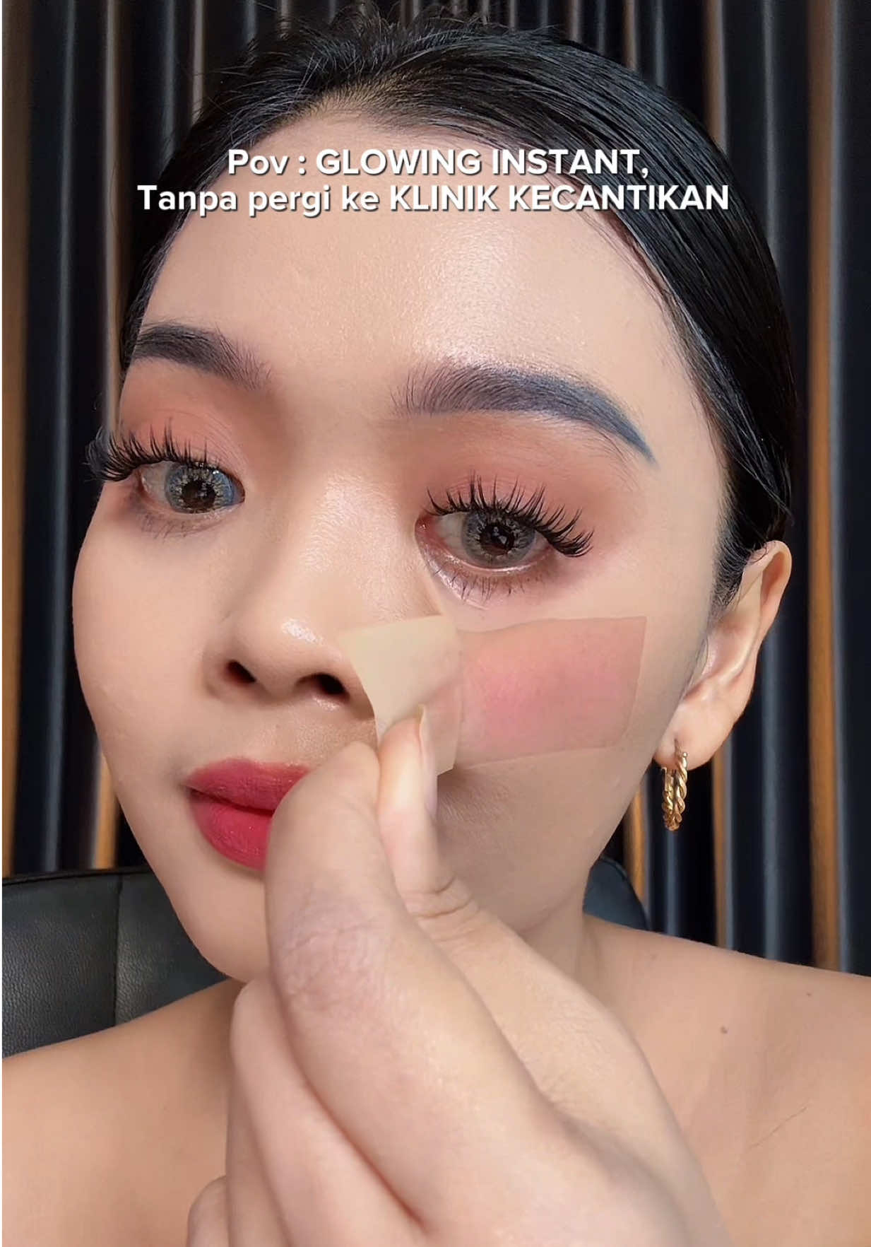 cinta bangettt sama finishnyaa glow cushion timephoria iniii!! 💋✨ @Timephoria.id  . . . #glowymakeup #glowcushion #cushion #makeup #beauty 