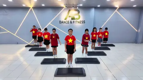 Mới đó mà nay đã sắp phải chia tay các em bé của C Châu rồi 🥹💗 Lớp Kid mùa hè khép lại thật đáng yêu với một chiếc clip chủ đề 2/9 🇻🇳✨ Các em bé của C Châu vừa ngoan, vừa giỏi, lại còn vô cùng đáng yêu nữa! Mời Ông Bà, Cô Chú cùng xem tiết mục của các em bé lớp Stephi Kid nhà An Bình nhé! ❤️🇻🇳 Một mùa hè thật nhiều kỷ niệm và thương yêu!  #AnBinhDanceFitness #clbanbinh#clbanbinh  #stepbaochau #stepanbinh