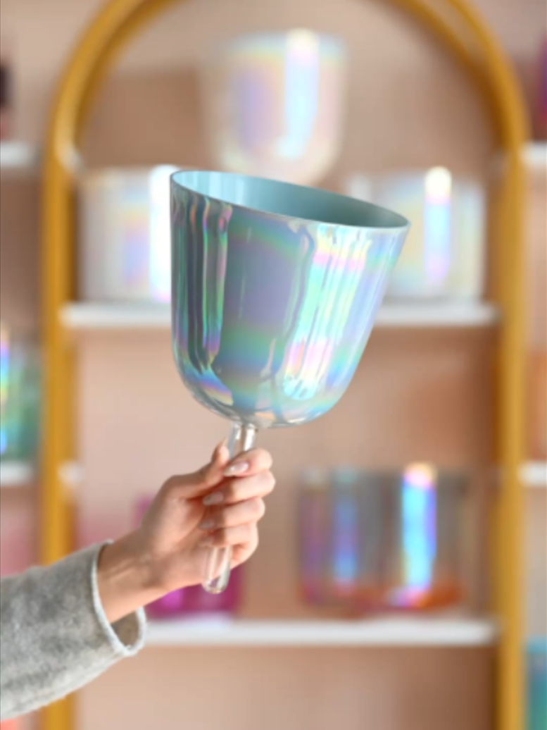 Hold the handle, let sound waves flow with the bowl🌫Clear, pure ringing to calm racing thoughts & ground you in the moment.#foryourpage #foryou #fyp #soundhealing #relaxation #soundbath #SelfCare #DeepRelaxation #energy #healingtiktok #relax #meditation #singingbowl #alchemy