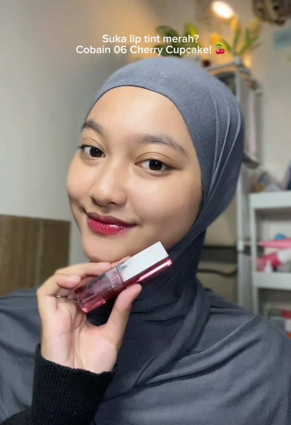 shade 06 cherry cupcake best sih!!! 🍒  #azarine #azarinecosmetic #liptintazarine #liptin #lips 