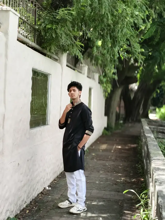 Dhaka kothay thako? 