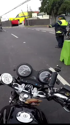 Para los que les gusta salir hasta adelante de los bloqueos de los demetras #gopro #motoblog #fyp 