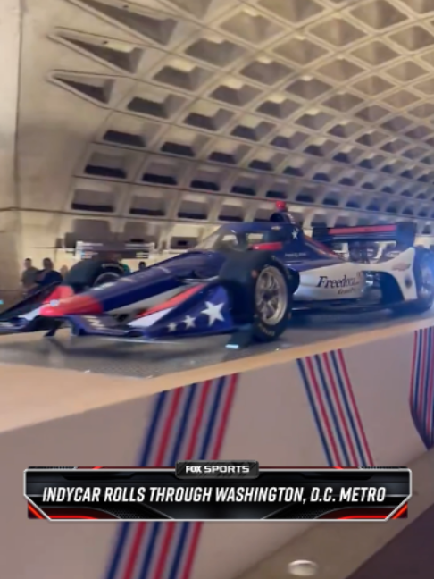 Not your usual day on the Metro. 🇺🇸 🏁 #INDYCAR #Freedom250 🎥: X/BenjAlvarez1