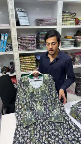 #الشعب_الصيني_ماله_حل😂😂😂 #viral #mukhawar #viralpageforyou #arabicdress @𝑀🦋 