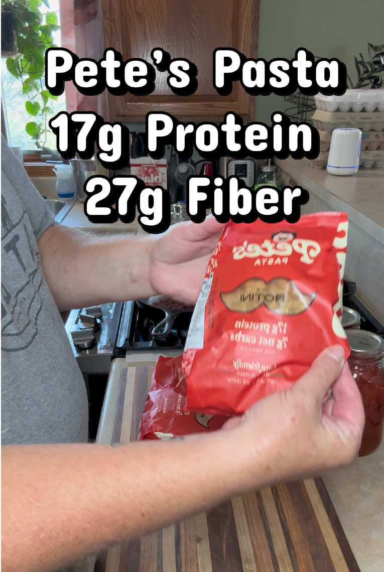 Pete’s High Protein Pasta.  This pasta cooks up like regular pasta. With 17 g of protein and 27 g of fiber this is great for any high protein diet. This pasta has a great texture and chew you wouldn’t know the difference between it and normal pasta. #petespasta #highproteinmeals #highproteinpasta #EasyRecipe #pastadish  