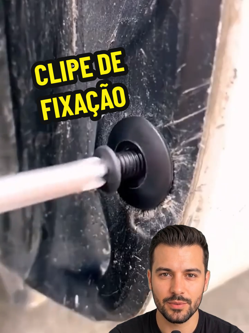 Sabe aquela presilha do carro que quebrou ou sumiu? Esse kit reúne 6 tamanhos de clipes plásticos para ajudar na fixação de para-choques, guarnições e diversos acabamentos automotivos.
