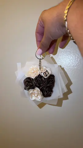 one of my favorites to create keychain bouquets 🌸🫶🏻 #lupitablossomco #bayareasmallbusiness #floristsoftiktok #santaclaraflorist #floristcontent 