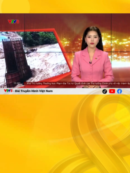 🌧️⚠️ Mưa lớn liên tiếp khiến miền núi Nghệ An và Quảng Ngãi đối mặt sạt lở nghiêm trọng, hàng trăm hộ dân bị cô lập sau khi cầu tràn ngập sâu và đèo Măng Rơi tê liệt. Đất đá sạt tràn vào nhà dân, công trình giao thông hư hại nặng nề buộc chính quyền phải di dời khẩn cấp trong đêm. #MuaLuMienTrung #SatLoDat #NgheAn #QuangNgai #CanhBaoThienTai
