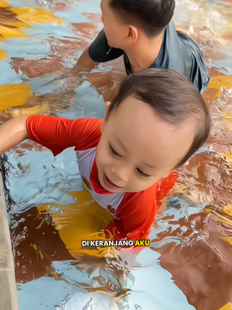 untung bener ga pernah skip pake ini ya dek 👶🏻🤣#sunacreen #sunscreenanak #momamisunscreen #momamisunscreenspray #skincareanak 