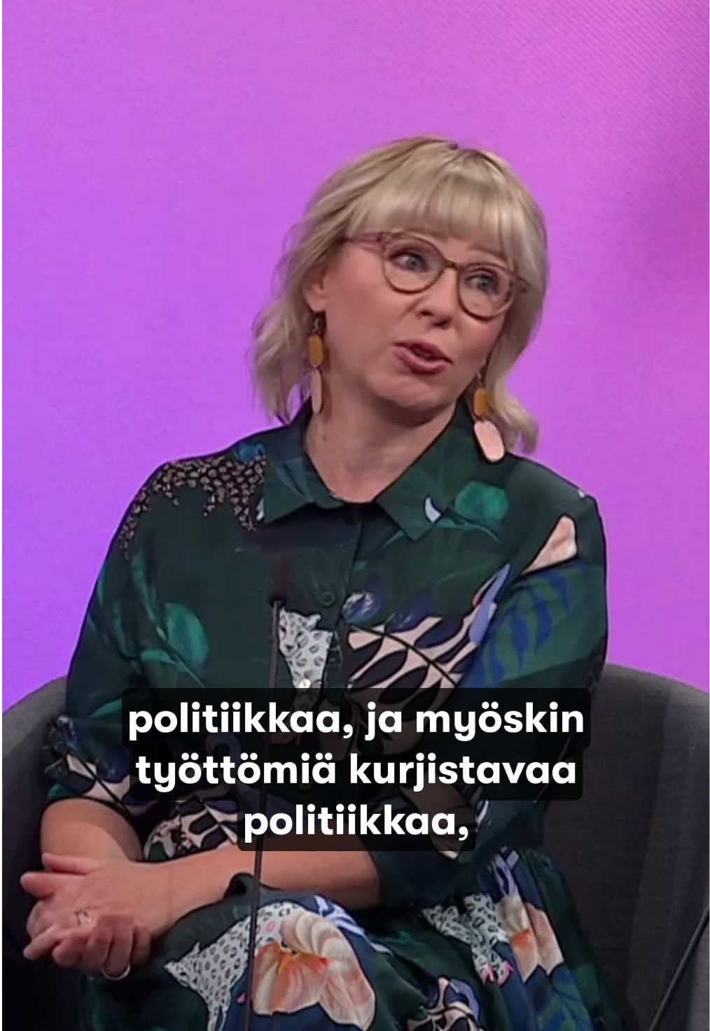 Orpon ja Purran hallitus poisti työttömyystuen ja asumistuen suojaosat kaksi vuotta sitten, mikä on osoittautunut suureksi virheeksi. Kansanedustajamme Aino-Kaisa Pekonen puhui A-studiossa suojaosien palauttamisesta pikaisesti. Me vasemmistoliitossa tiedämme, että ihmiset haluavat tehdä työtä, jos siihen vain annetana mahdollisuus. Suojaosat helpottaisivat osa-aikaisen työn tai keikkatyön tekemistä.