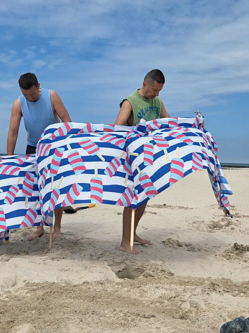 Tego miejsca nam nikt nie zajmie! #parawan #plaża #lato #bałtyk 